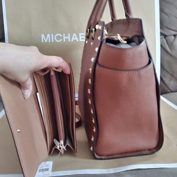 Michael kors purse shoulder hand bag w/ wallet